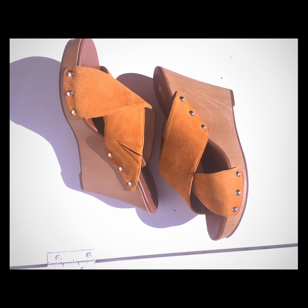 NWOT Jessica Simpson wedge